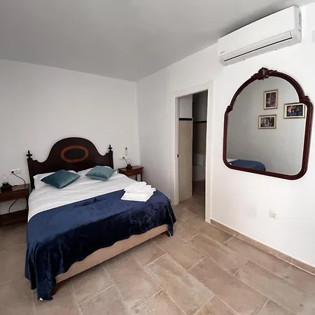 Shanti's Andalusian Lägenhet *