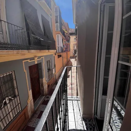 Shanti's Andalusian Apartment *